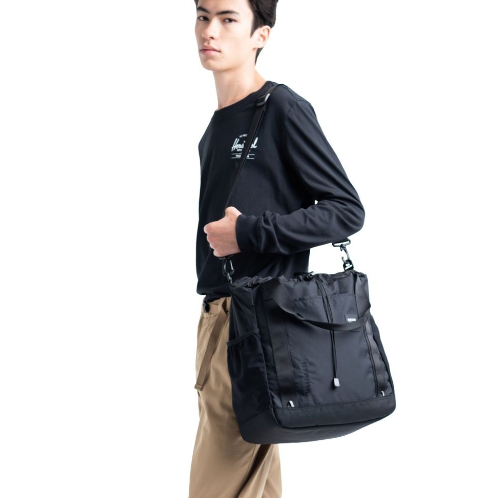 Barnes Tote: Black 30L